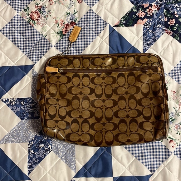 COACH Brown/Tan POUCH WITH ZIPPER CLOSURE SIGNATURE CC - Picture 6 of 11